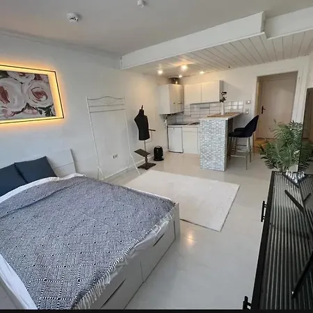 Apartament Charmantes 1